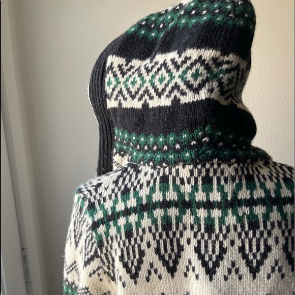 Cambridge Lamb’s Wool Sweater - Picture 2 of 6